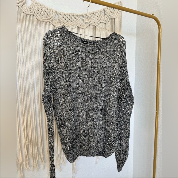 VOLCOM Open knit Black and White Long sleeve pullover Lightweight Size Medium - Picture 2 of 8